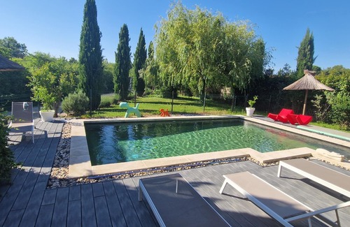 Le Thor House | Beautiful and spacious property with pool, garden and trees