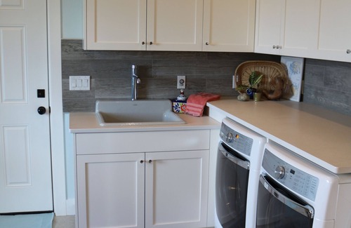 Ferndale House | Beautiful and spacious family home with WiFi, AC and Mt. Baker views