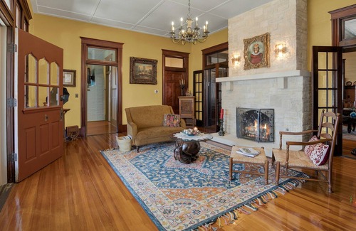 Comfort House | Beautiful and Unique Home with Fireplace and Pool!