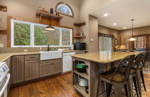 Fairview House | Beautiful and well-appointed home with a setting that cannot be beat!