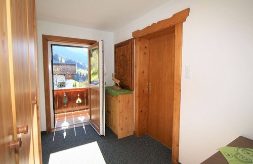 Holdernach Villa | Beautiful apartment in villa for 5 people with WIFI, TV, balcony and pets allowed