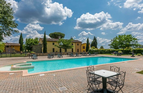 Limite Sull'Arno Villa | Beautiful apartment in villa for 6 people with pool, A/C, WIFI, TV and parking