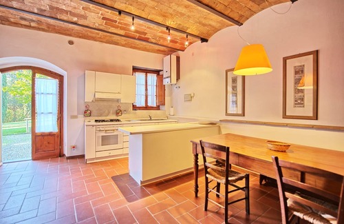 San Casciano in Val di Pesa Apartment | Beautiful apartment with A/C, WIFI, pool, TV, pets allowed and parking, close to Greve In Chianti