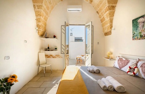 Salice Salentino Apartment | Beautiful apartment for 6 guests with WIFI, hot tub, A/C, TV and terrace, close to Lecce