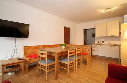 Muhldorf Apartment | Beautiful apartment for 8 people with WIFI, TV and balcony