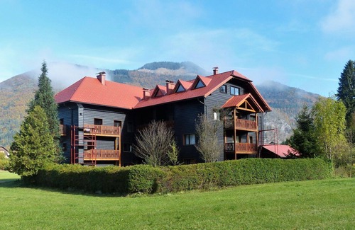 Muhldorf Apartment | Beautiful apartment for 9 guests with WIFI, TV and balcony