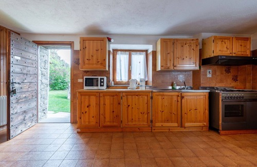 Sarre Apartment | Beautiful apartment for 5 guests with TV and pets allowed, close to Aosta