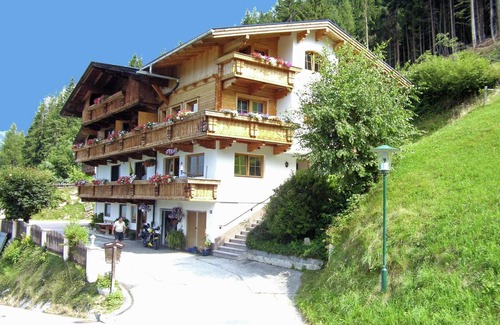 Gerlosbergeben Apartment | Beautiful Apartment in Zell am Ziller with Balcony
