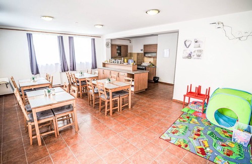 Cesky Krumlov Apartment | Beautiful apartment for 5 guests with WIFI, patio and pets allowed