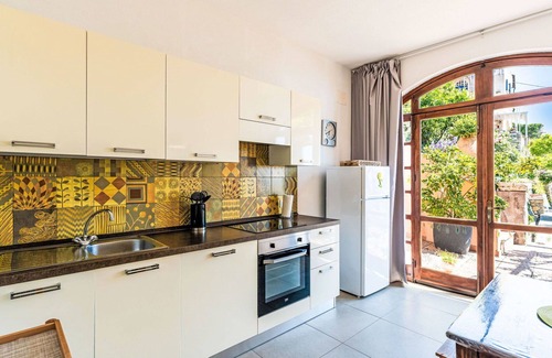Finale Ligure Apartment | Beautiful apartment for 5 people with A/C, WIFI, TV and patio
