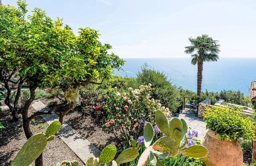 Finale Ligure Apartment | Beautiful apartment for 5 people with A/C, WIFI, TV and patio