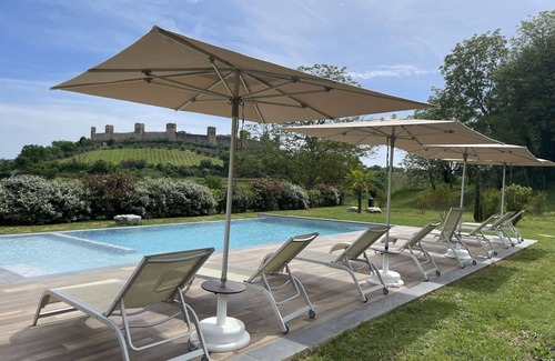 Monteriggioni Apartment | Beautiful apartment for 2 guests with A/C, WIFI, pool, TV and pets allowed, close to Siena
