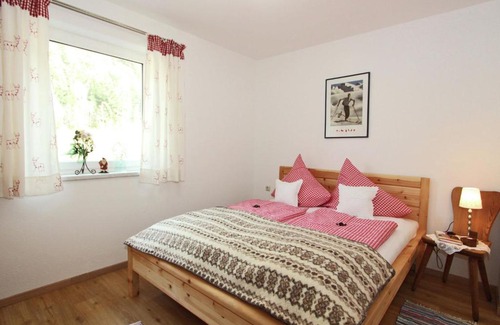 Schwaz Apartment | Beautiful Apartment in Maurach with Garden