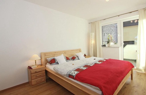 Schwaz Apartment | Beautiful Apartment in Maurach with Garden