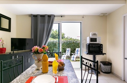 Plougonvelin Apartment | Beautiful apartment for 2 people with WIFI, TV, patio, pets allowed and parking