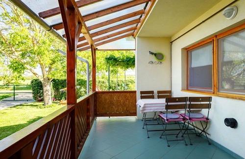Balatonszemes Apartment | Beautiful apartment for 6 guests with WIFI, TV, patio and parking
