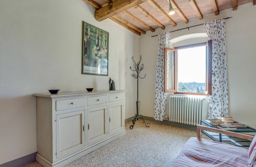Lamporecchio Villa | Beautiful apartment in villa for 14 guests with WIFI, private pool, TV, balcony and pets allowed