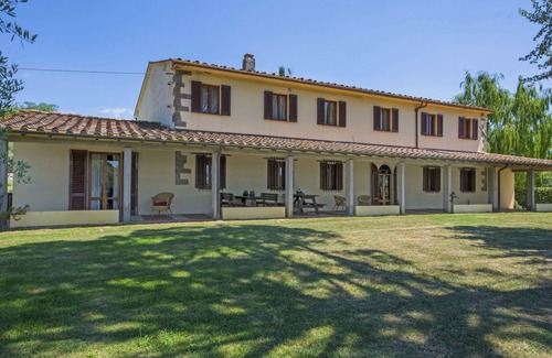 Lamporecchio Villa | Beautiful apartment in villa for 14 guests with WIFI, private pool, TV, balcony and pets allowed