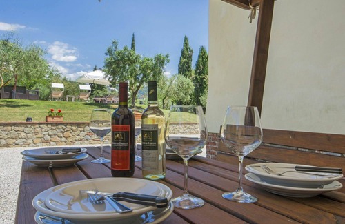 Lamporecchio Villa | Beautiful apartment in villa for 14 guests with WIFI, private pool, TV, balcony and pets allowed