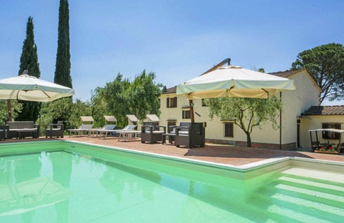 Lamporecchio Villa | Beautiful apartment in villa for 14 guests with WIFI, private pool, TV, balcony and pets allowed