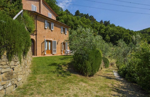 Giugnano Apartment | Beautiful apartment for 6 people with pool, WIFI, TV, pets allowed and parking