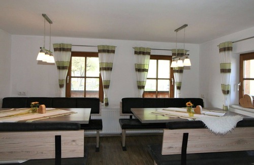 Hainzenberg Villa | Beautiful apartment in villa for 14 people with WIFI, TV, patio, panoramic view and parking