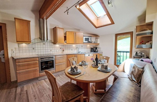 Muhlthal Apartment | Beautiful apartment for 8 guests with WIFI, TV and balcony