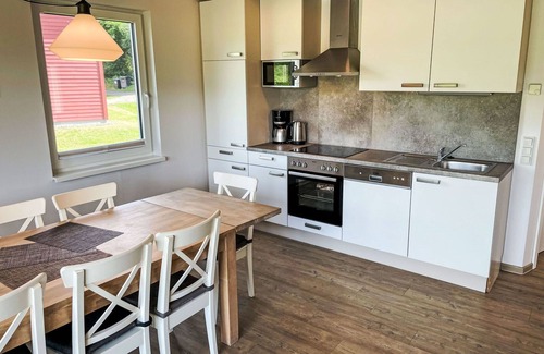 Hechthausen House | Beautiful apartment in villa for 8 guests with WIFI, pool, TV, terrace and pets allowed