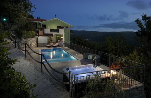 Split Apartment | Beautiful apartment Stela with private pool and whirlpool