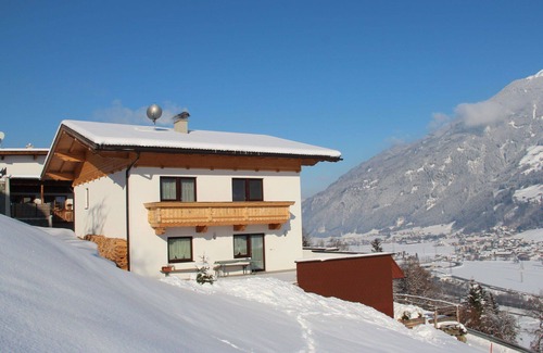 Emberg Apartment | Beautiful apartment for 6 people with WIFI, TV, terrace, pets allowed, panoramic view and parking