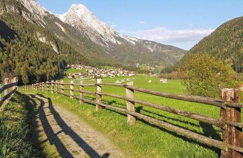 Sankt Anton am Arlberg Apartment | Beautiful apartment for 4 guests with WIFI, TV and parking