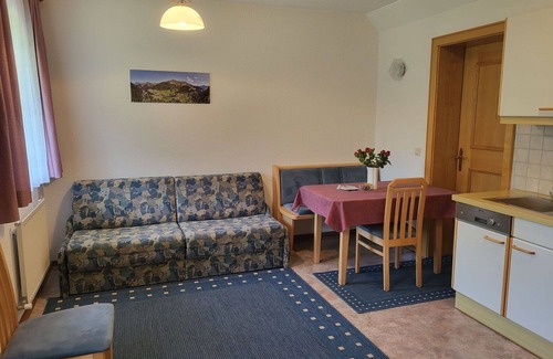 Spiss Apartment | Beautiful apartment for 2 people with TV, patio and pets allowed