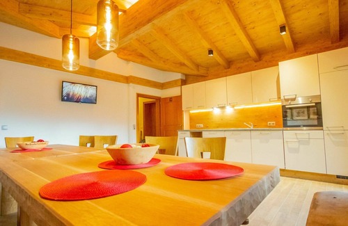 Fuegenberg Apartment | Beautiful apartment for 20 guests with WIFI, TV and balcony
