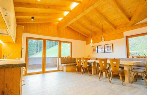 Fuegenberg Apartment | Beautiful apartment for 20 guests with WIFI, TV and balcony