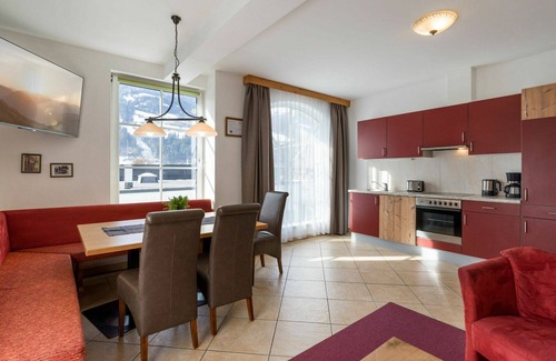 Stumm Apartment | Beautiful apartment for 10 guests with pool, WIFI, TV, terrace and pets allowed