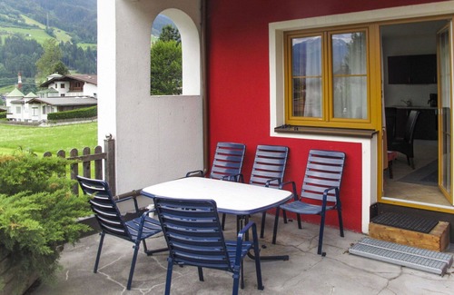 Stumm Apartment | Beautiful apartment for 10 guests with pool, WIFI, TV, terrace and pets allowed