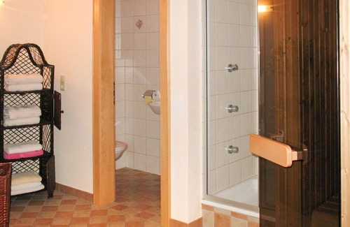 Spiss Apartment | Beautiful apartment for 4 people with WIFI, TV, patio and parking