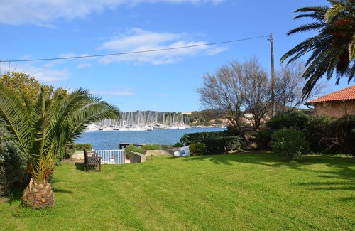 Porquerolles Apartment | Beautiful apartment between village and beaches - functional and quiet