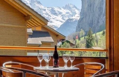 Lauterbrunnen Apartment | Beautiful apartment with balcony and waterfall view