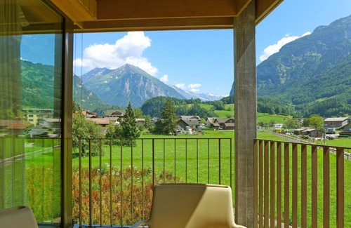 Meiringen Apartment | Beautiful apartment for 6 guests with WIFI, TV, terrace, pets allowed and parking