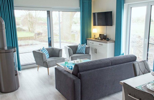 Fedderwardersiel Apartment | Beautiful apartment right on the Siel for 2-6 people