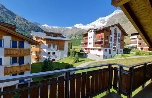 Saas-Fee Apartment | Beautiful apartment for 8 guests with WIFI, TV and balcony