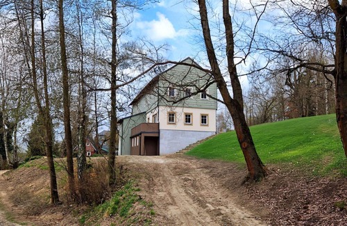Hrensko Apartment | Beautiful apartment for 6 people with WIFI, TV, patio, pets allowed and parking