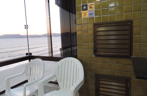 Itapema Apartment | Beautiful apartment facing the sea in Meia Praia, Itapema.