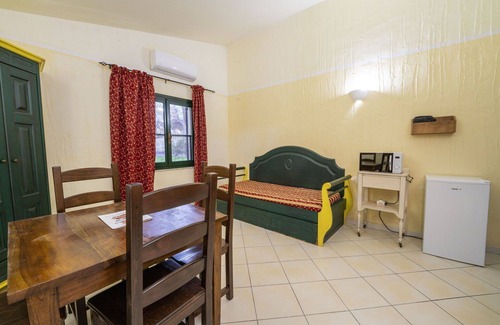 Arborea Apartment | Beautiful apartment for 4 people with WIFI, A/C, pool, TV and pets allowed