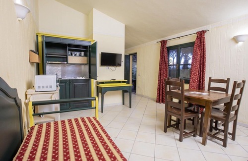 Arborea Apartment | Beautiful apartment for 4 people with WIFI, A/C, pool, TV and pets allowed