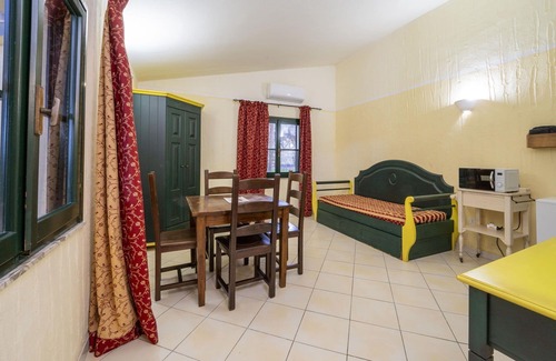 Arborea Apartment | Beautiful apartment for 4 people with WIFI, A/C, pool, TV and pets allowed