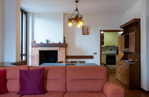 Aurogna Apartment | Beautiful apartment for 9 guests with hot tub, WIFI, TV, patio, pets allowed and parking