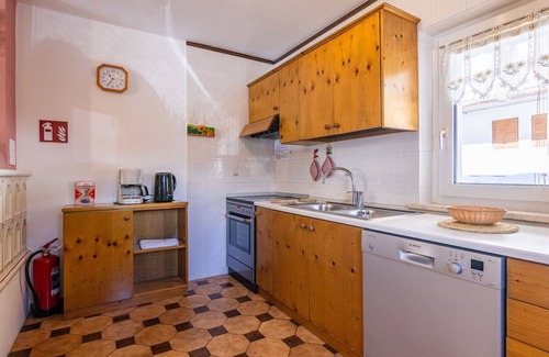 Penia Apartment | Beautiful apartment for 6 people with WIFI, TV, patio and parking