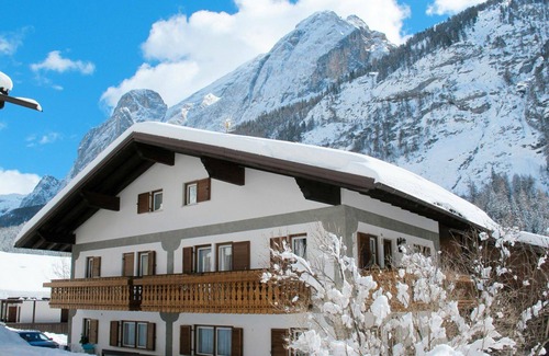 Penia Apartment | Beautiful apartment for 6 people with WIFI, TV, patio and parking